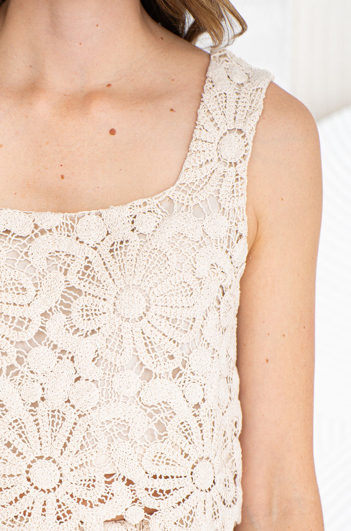 FLOWER CROCHET CROPPED TANK