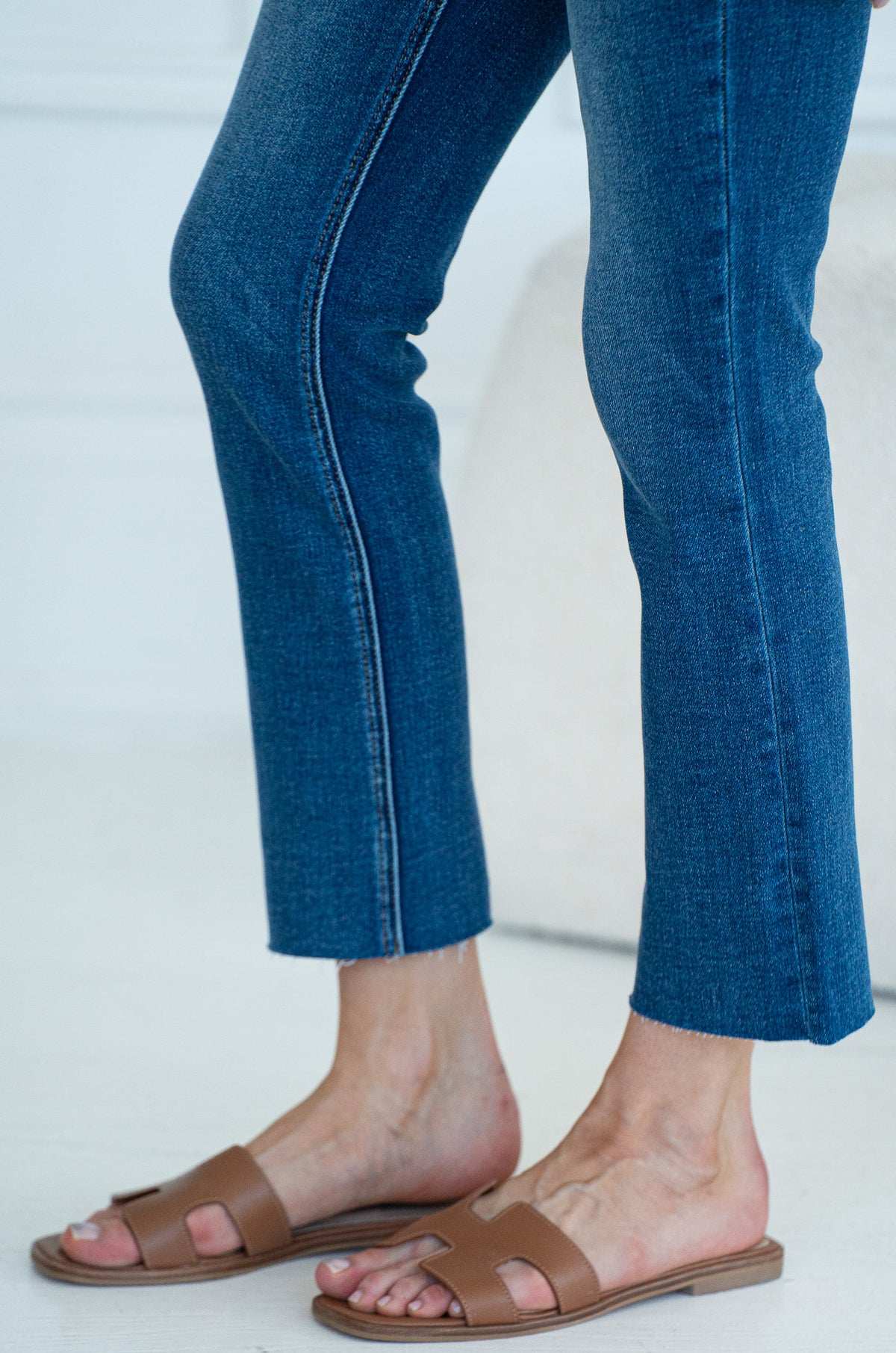 JEANNE SLIM STRAIGHT LEG JEANS-BL