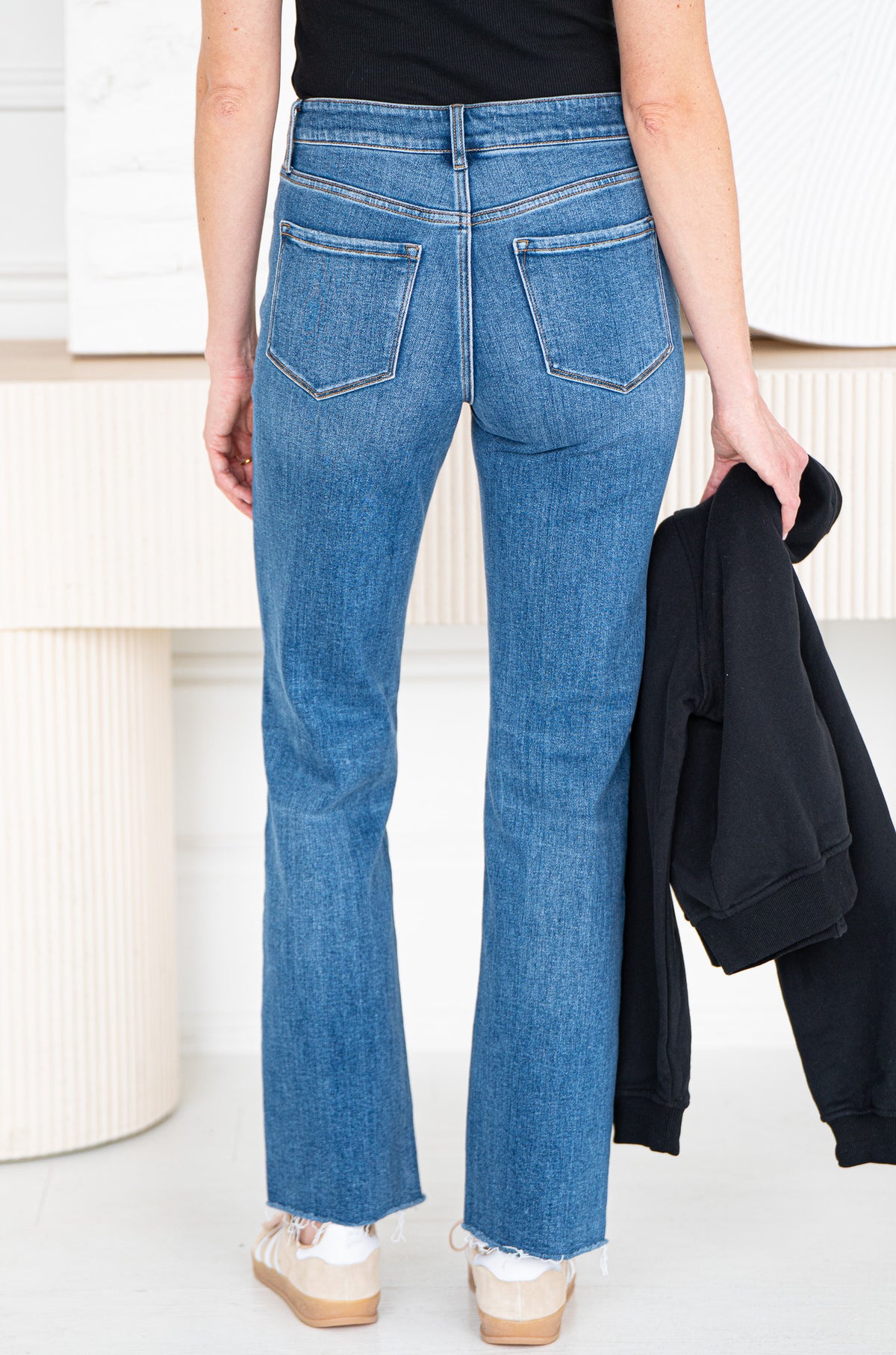 VICTORIA STRAIGHT LEG JEANS-DB