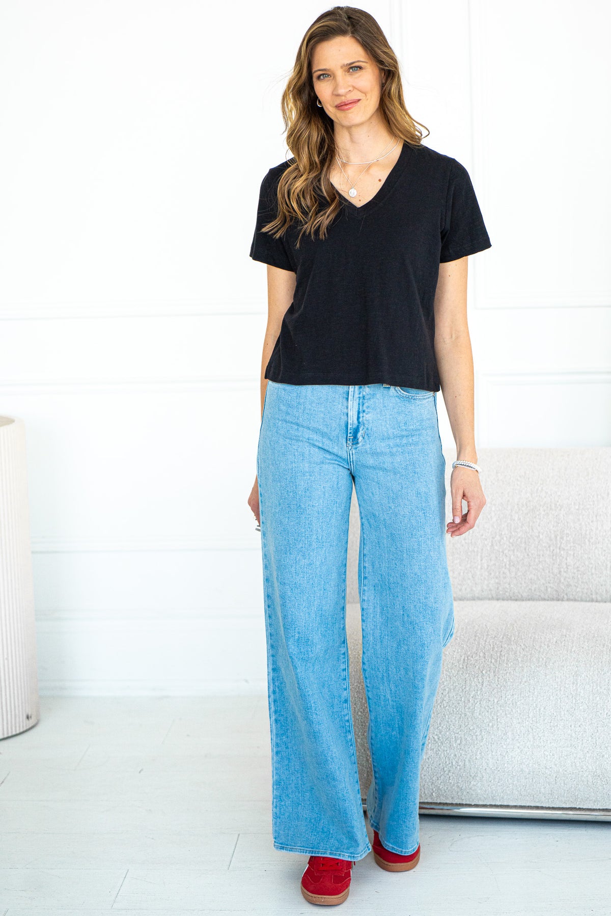 V NECK BOXY FIT COTTON TEE-BK