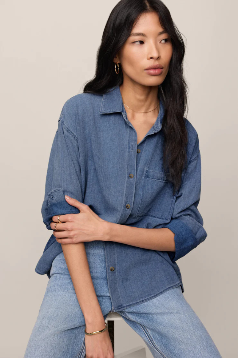 THE PERFECT TWILL BUTTON UP IN CLASSIC INDIGO