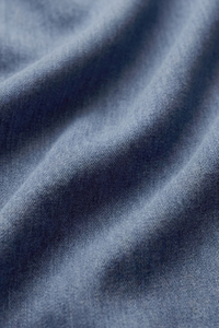 THE PERFECT TWILL BUTTON UP IN CLASSIC INDIGO