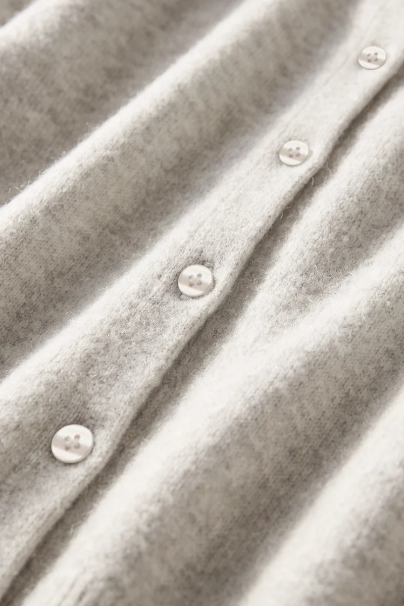 MEDINA CARDIGAN IN FEATHER GREY