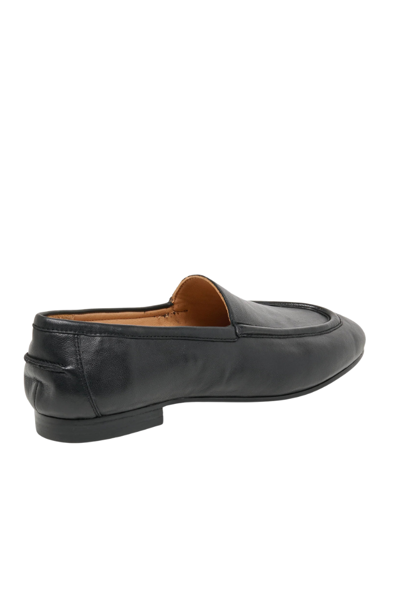 MATTIE LEATHER LOAFER IN BLACK