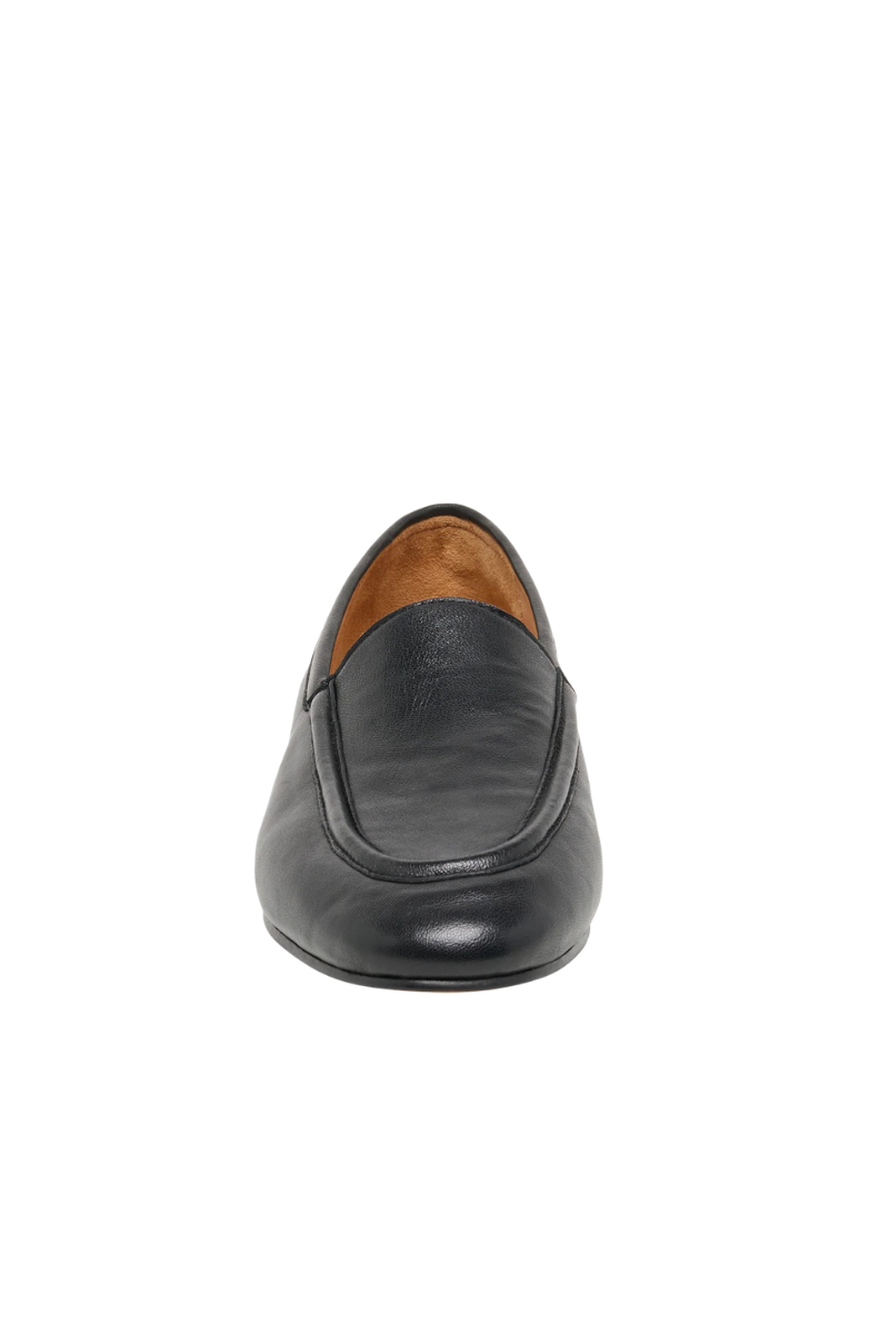 MATTIE LEATHER LOAFER IN BLACK