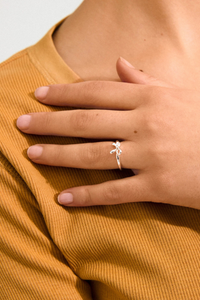 LULU SILVER PLATED BOW RING