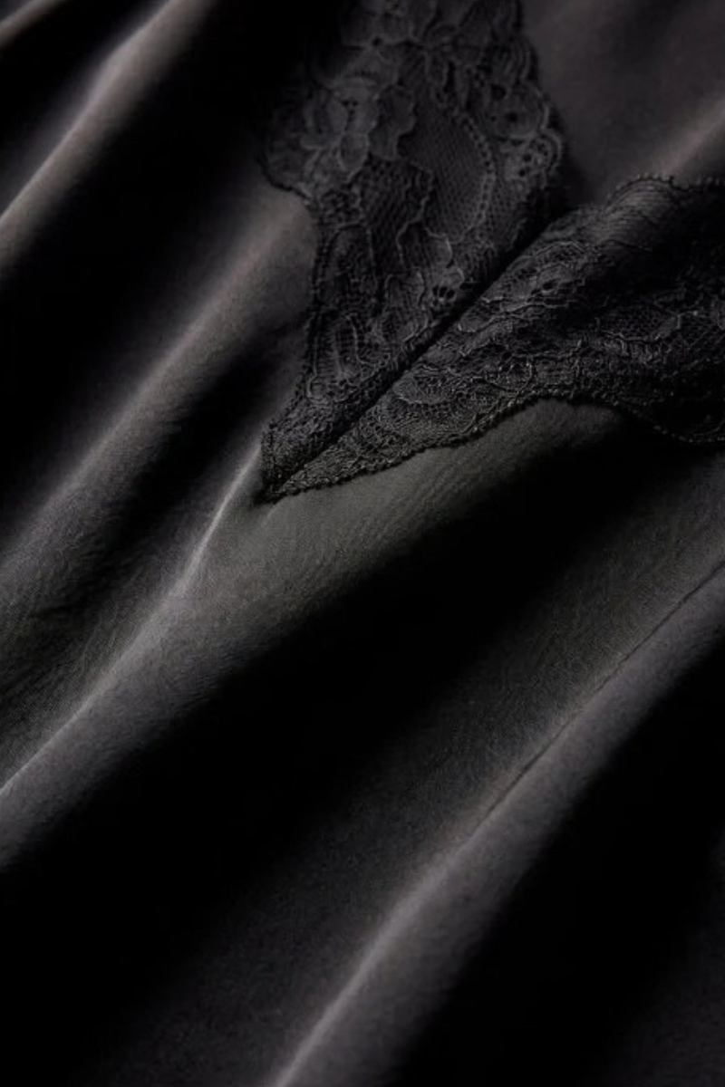 MOIRA LACE INSERT SKIRT