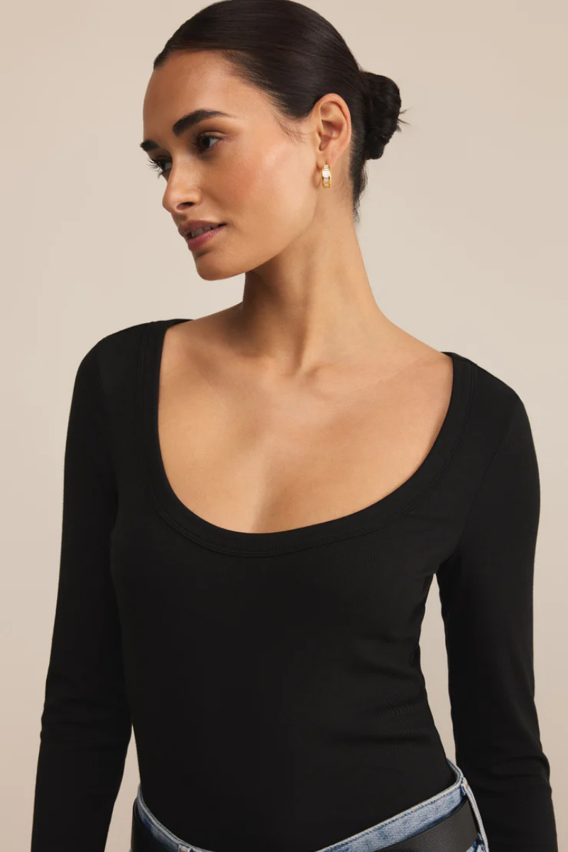 SECOND SKIN SCOOP NECK TOP