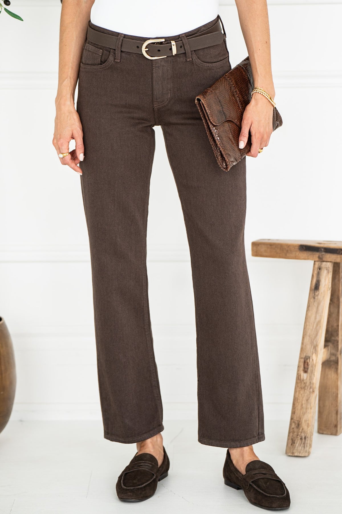 OMI MID RISE STRAIGHT LEG JEANS IN BROWN