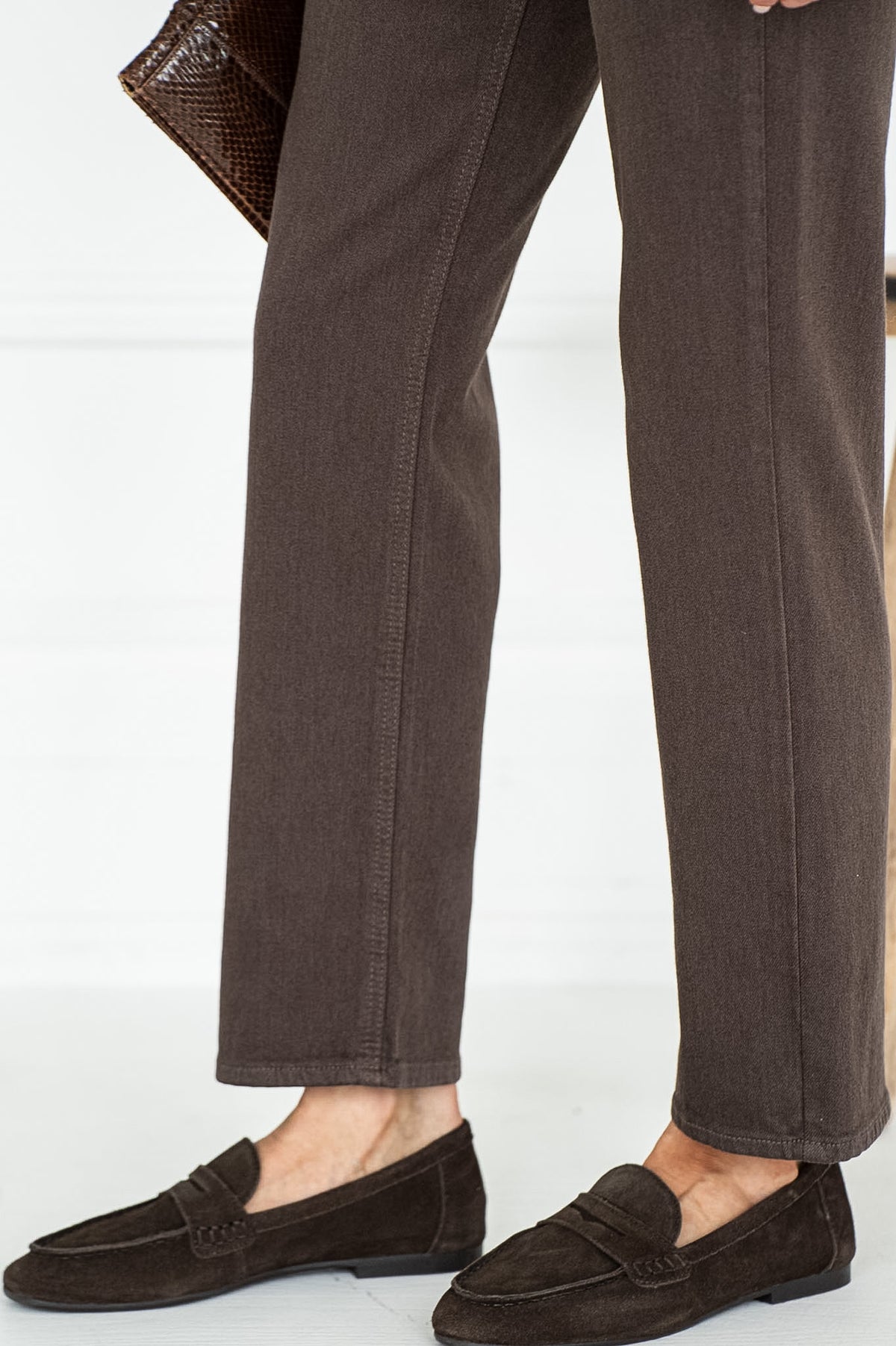 OMI MID RISE STRAIGHT LEG JEANS IN BROWN