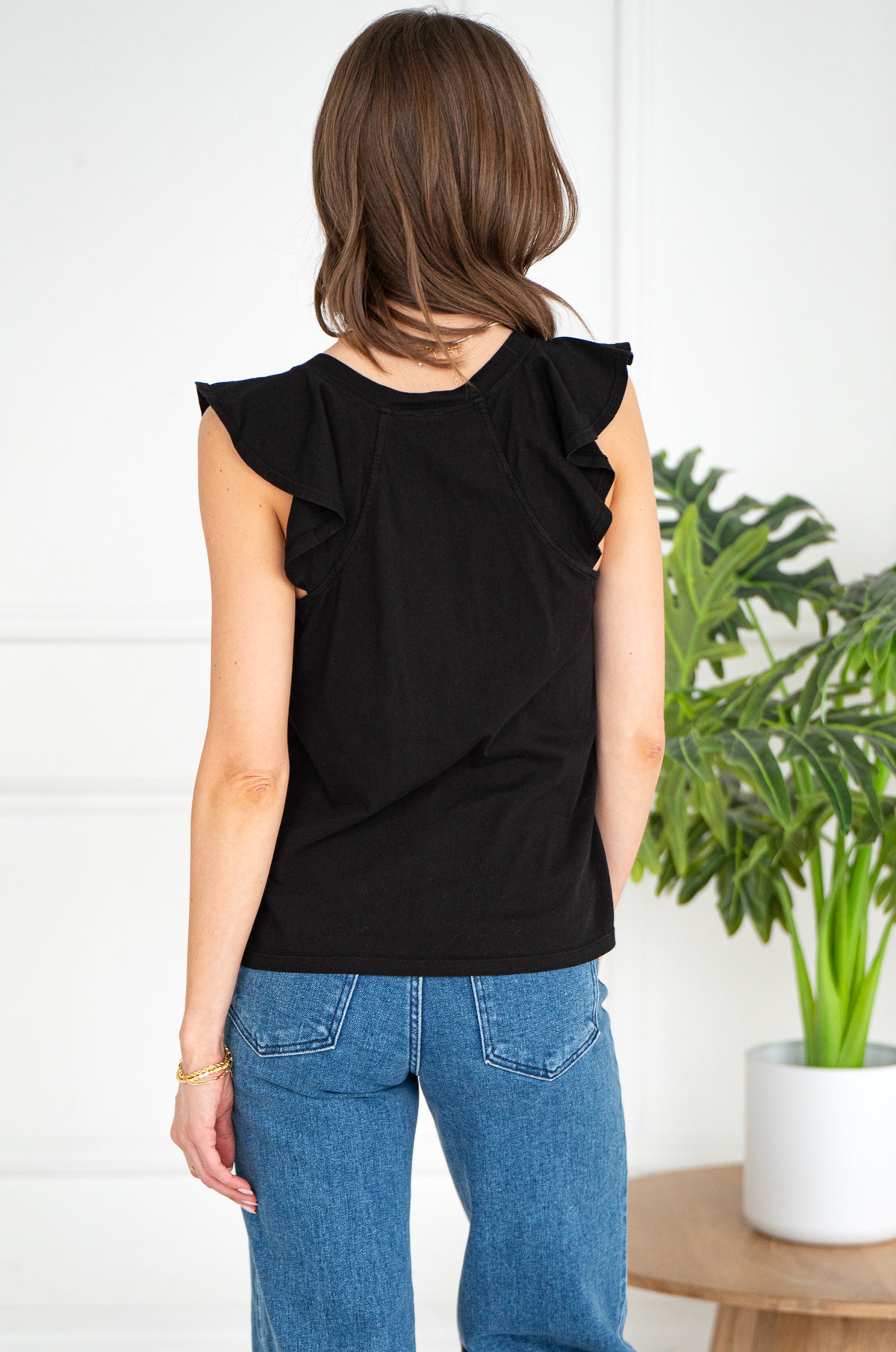 MAZIE FLUTTER S/S V NECK TEE-BK