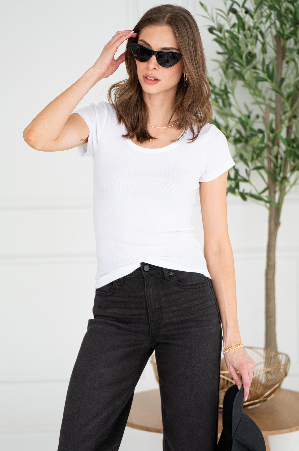 LEIA SCOOP NECK RIBBED FITTED TEE-WH