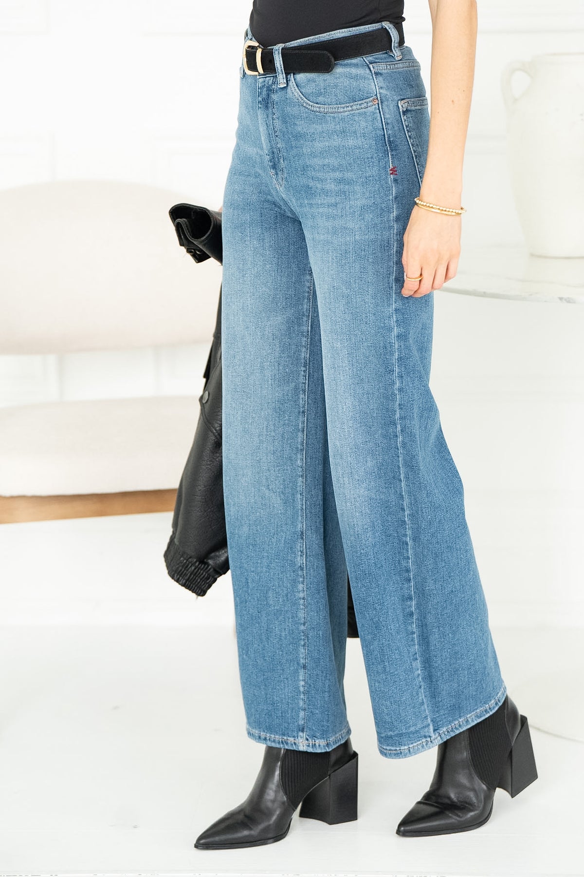 NCE WIDE LEG JEANS IN BLUE MIST