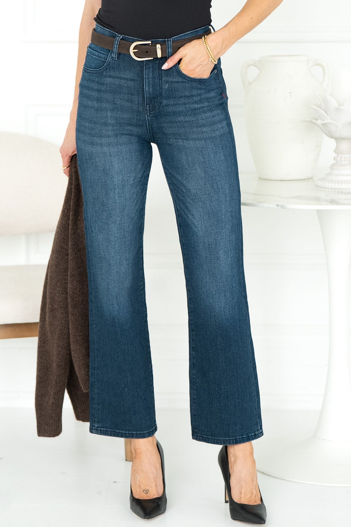 VANCOUVER STRAIGHT LEG JEANS IN RIVERRUN