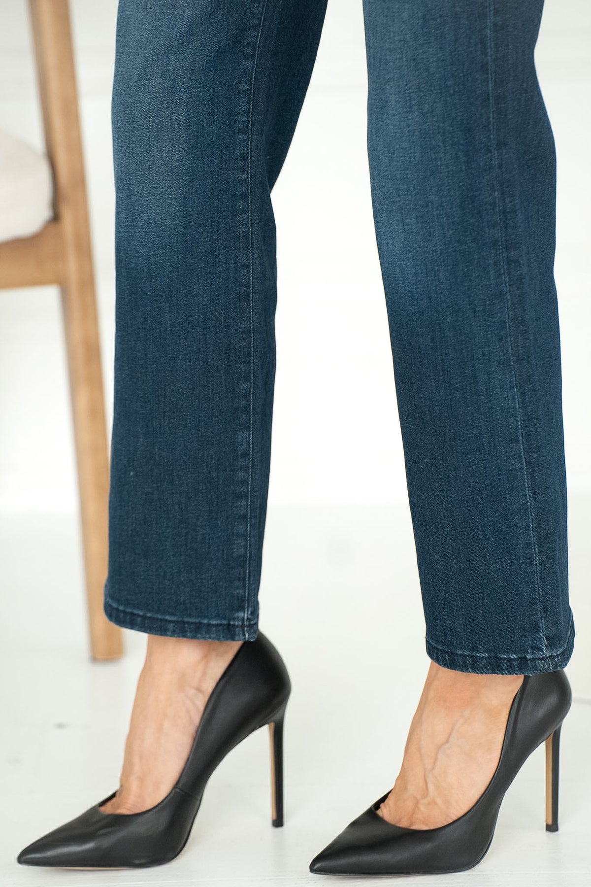 VANCOUVER STRAIGHT LEG JEANS IN RIVERRUN