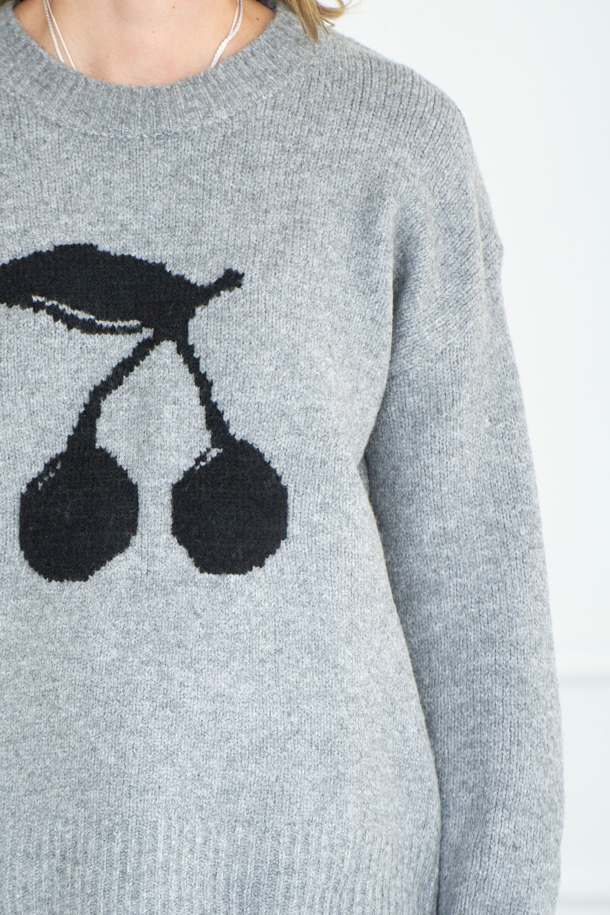 LOU CHERRY SWEATER