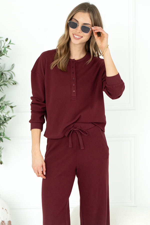 TALIA WAFFLE HENLEY IN BURGUNDY