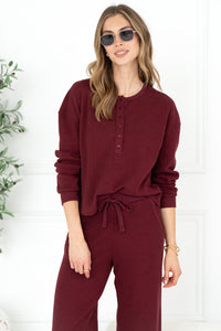 TALIA WAFFLE HENLEY IN BURGUNDY