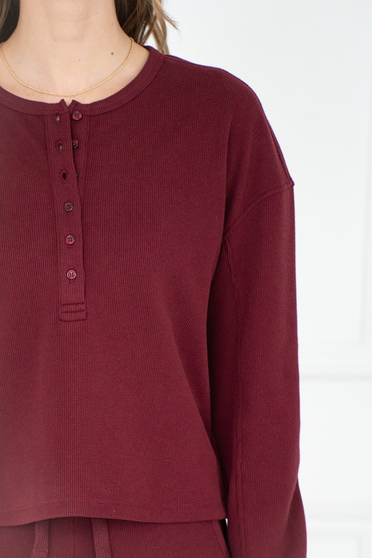 TALIA WAFFLE HENLEY IN BURGUNDY
