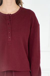 TALIA WAFFLE HENLEY IN BURGUNDY