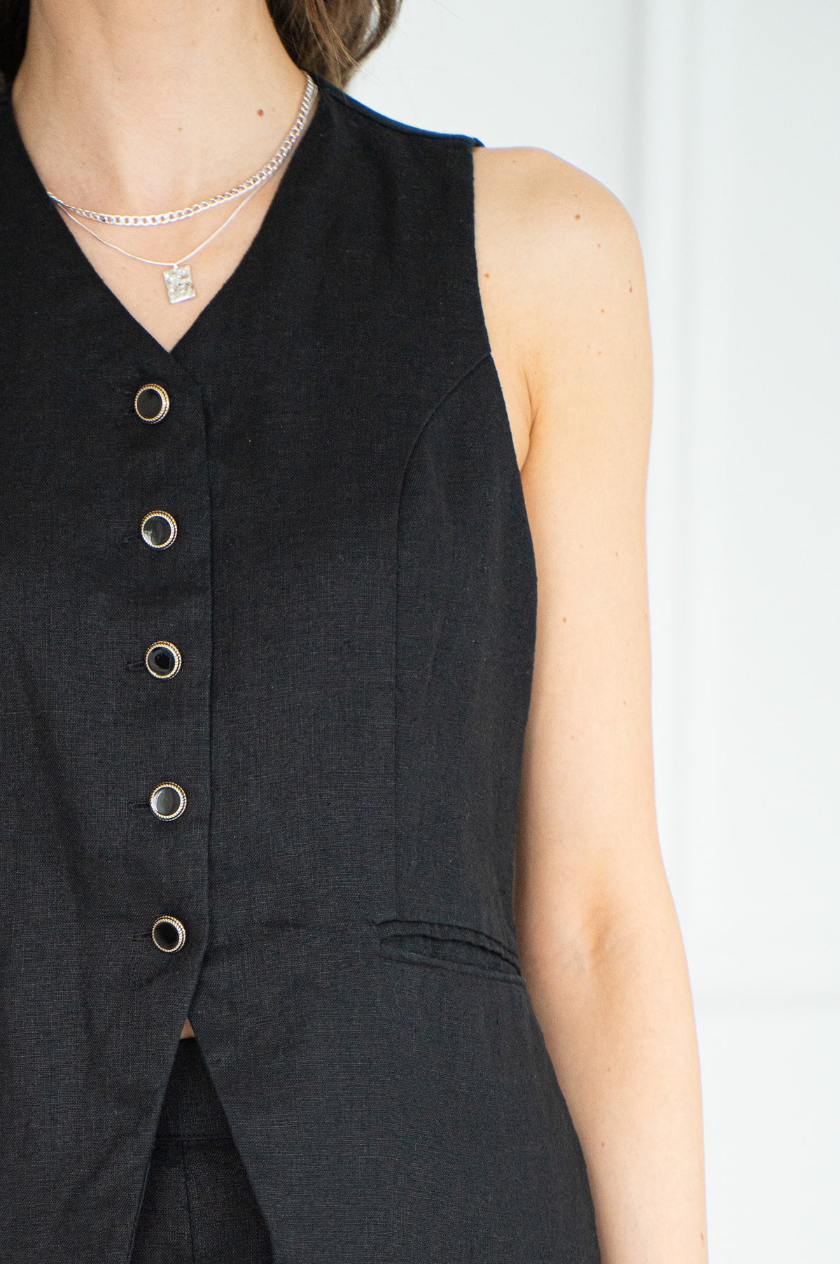 IVY LINEN VEST-BK