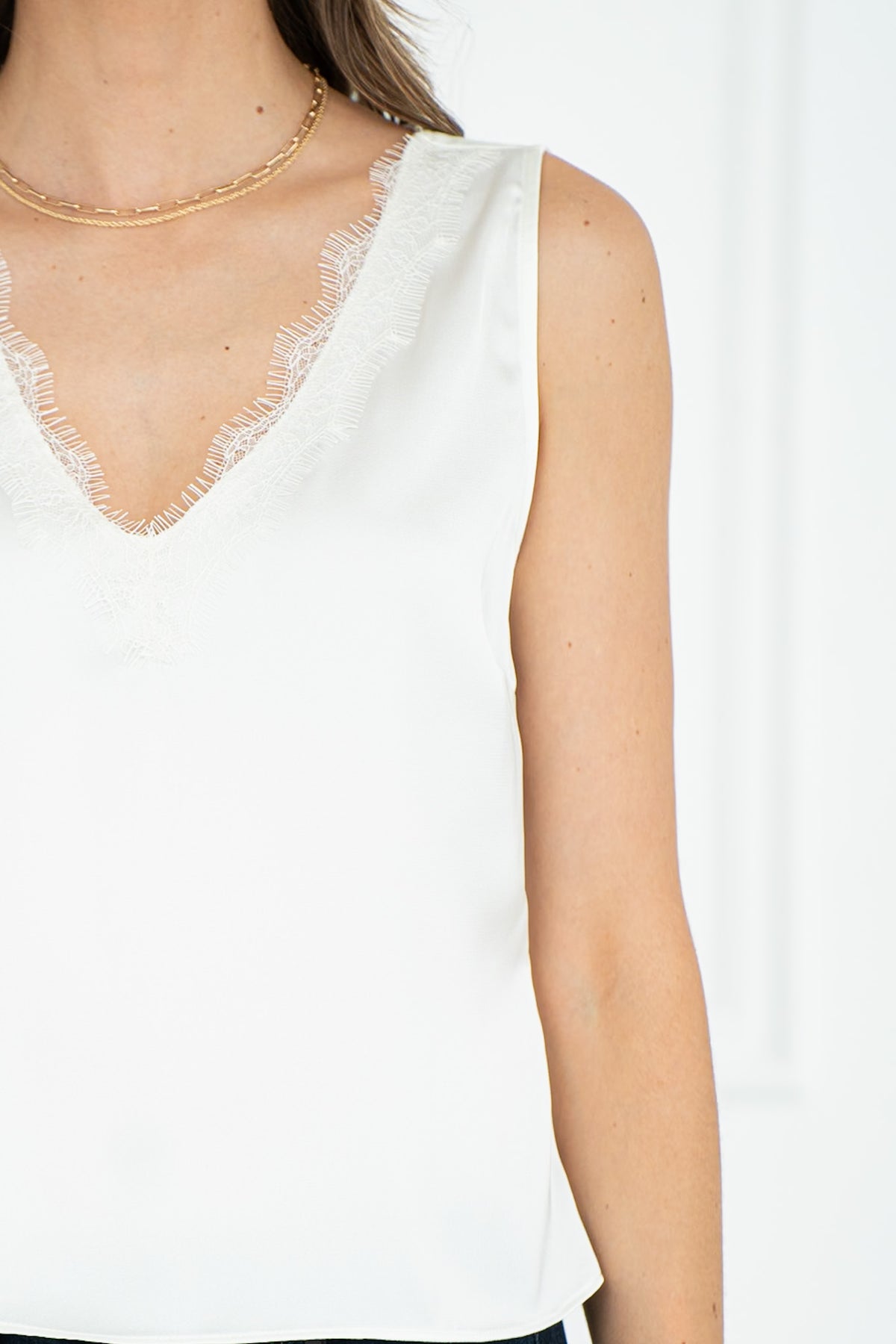 ASH V NECK TANK WITH LACE IN OFF WHITE