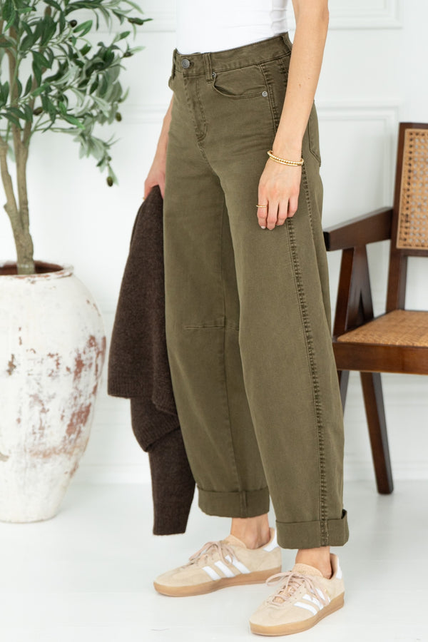 LENNON SOFT CURVE TWILL PANTS IN OLIVE
