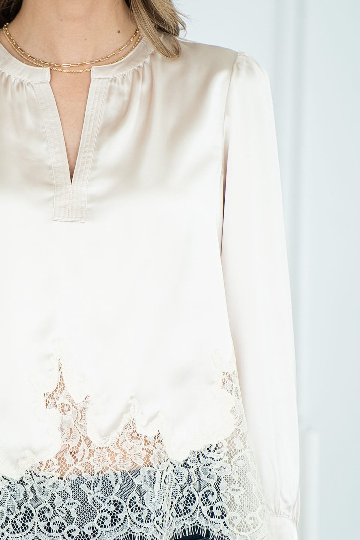 SORELLE LACE BOTTOM BLOUSE