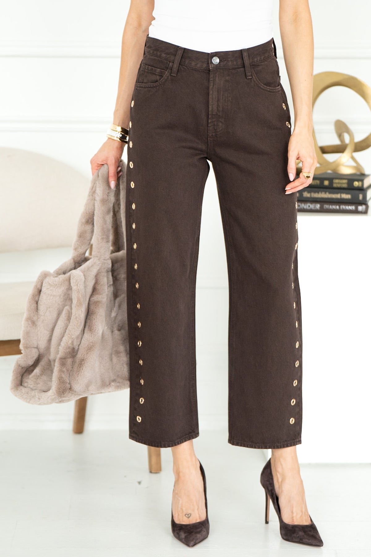 THE OFF DUTY BOWED ANKLE JEANS IN UMBER