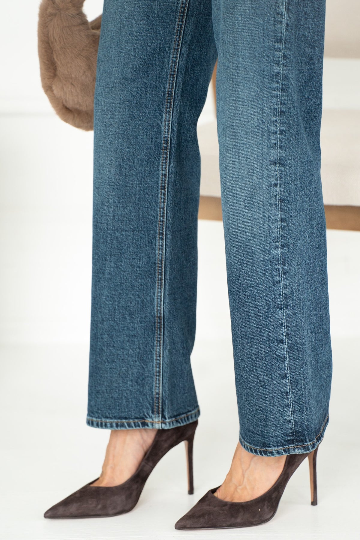 TAYLOR STRAIGHT LEG JEANS IN BLUE