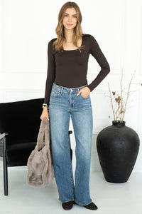 IVY U NECK LONG SLEEVE TOP IN BROWN