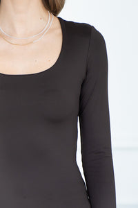 IVY U NECK LONG SLEEVE TOP IN BROWN