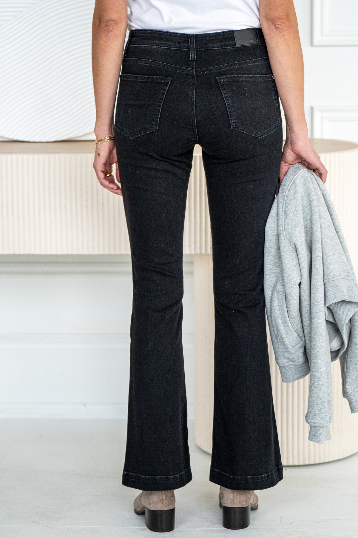 SYDNEY FLARE JEANS-BK