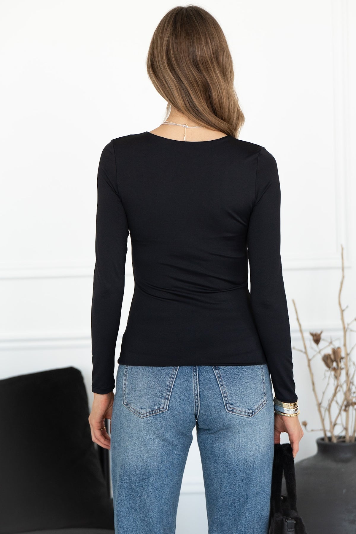 IVY U NECK LONG SLEEVE TOP IN BLACK