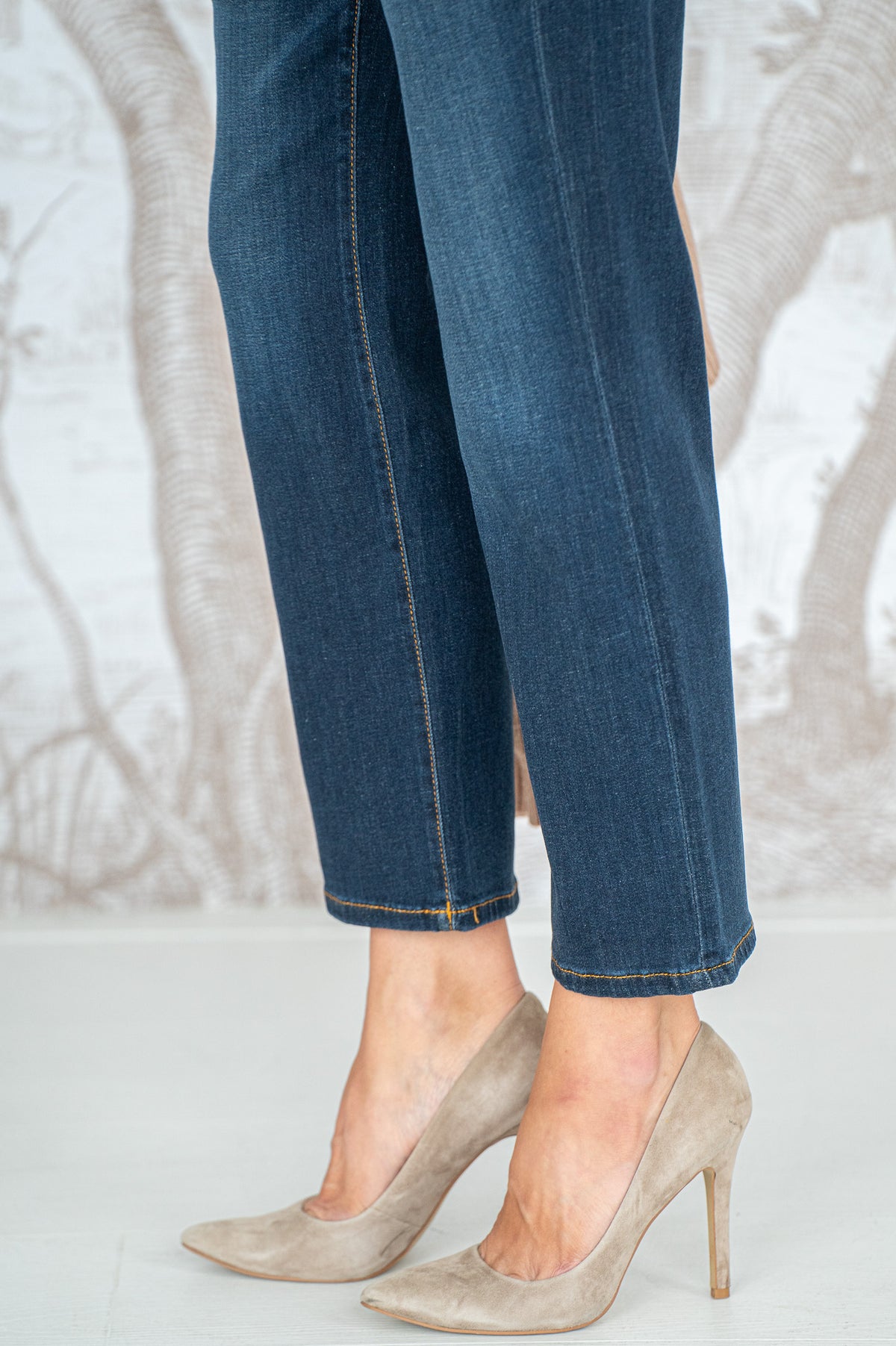 ASE STRAIGHT LEG JEANS-BL