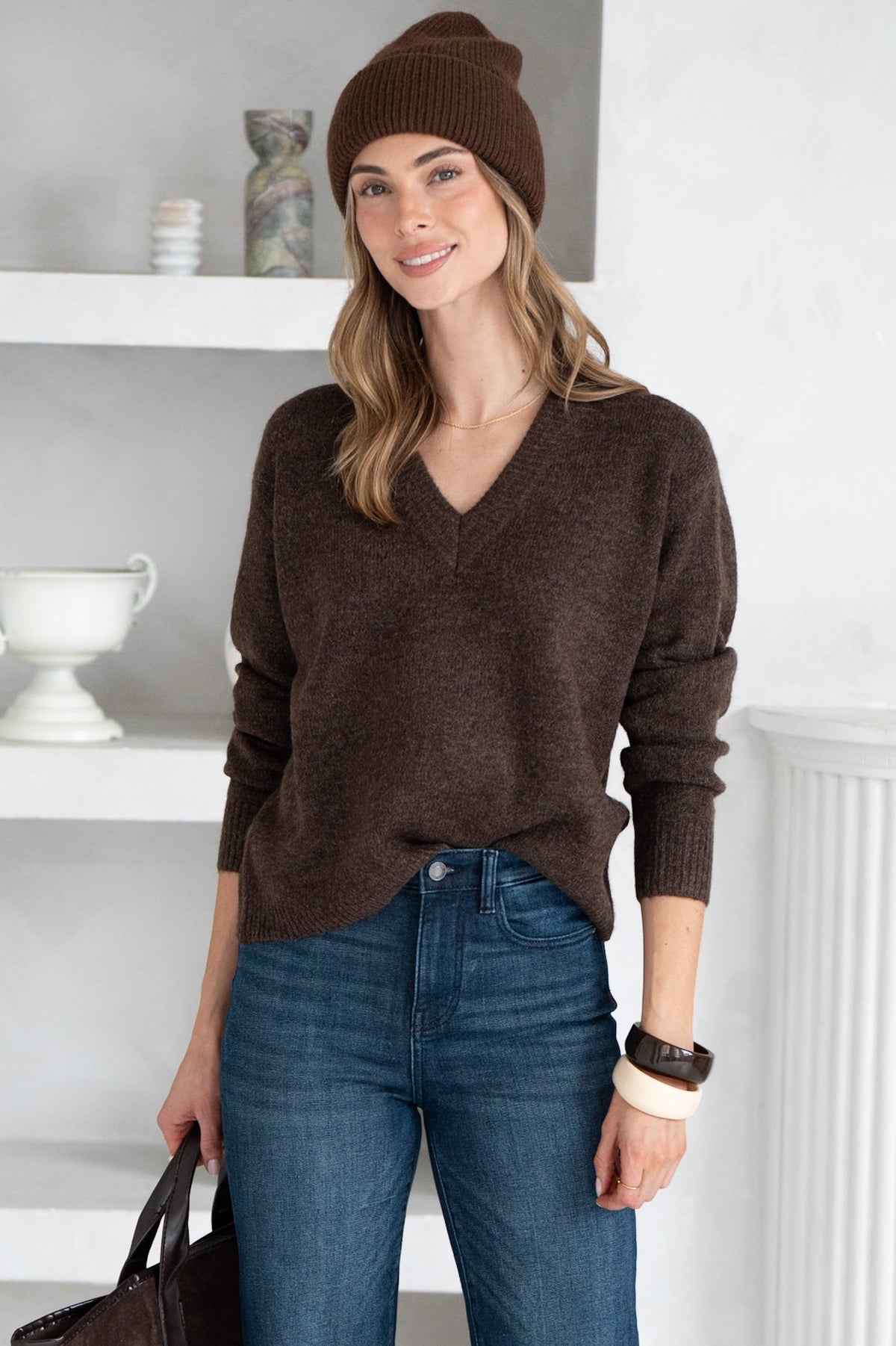 CHARLIE V NECK SWEATER IN CHOCOLATE