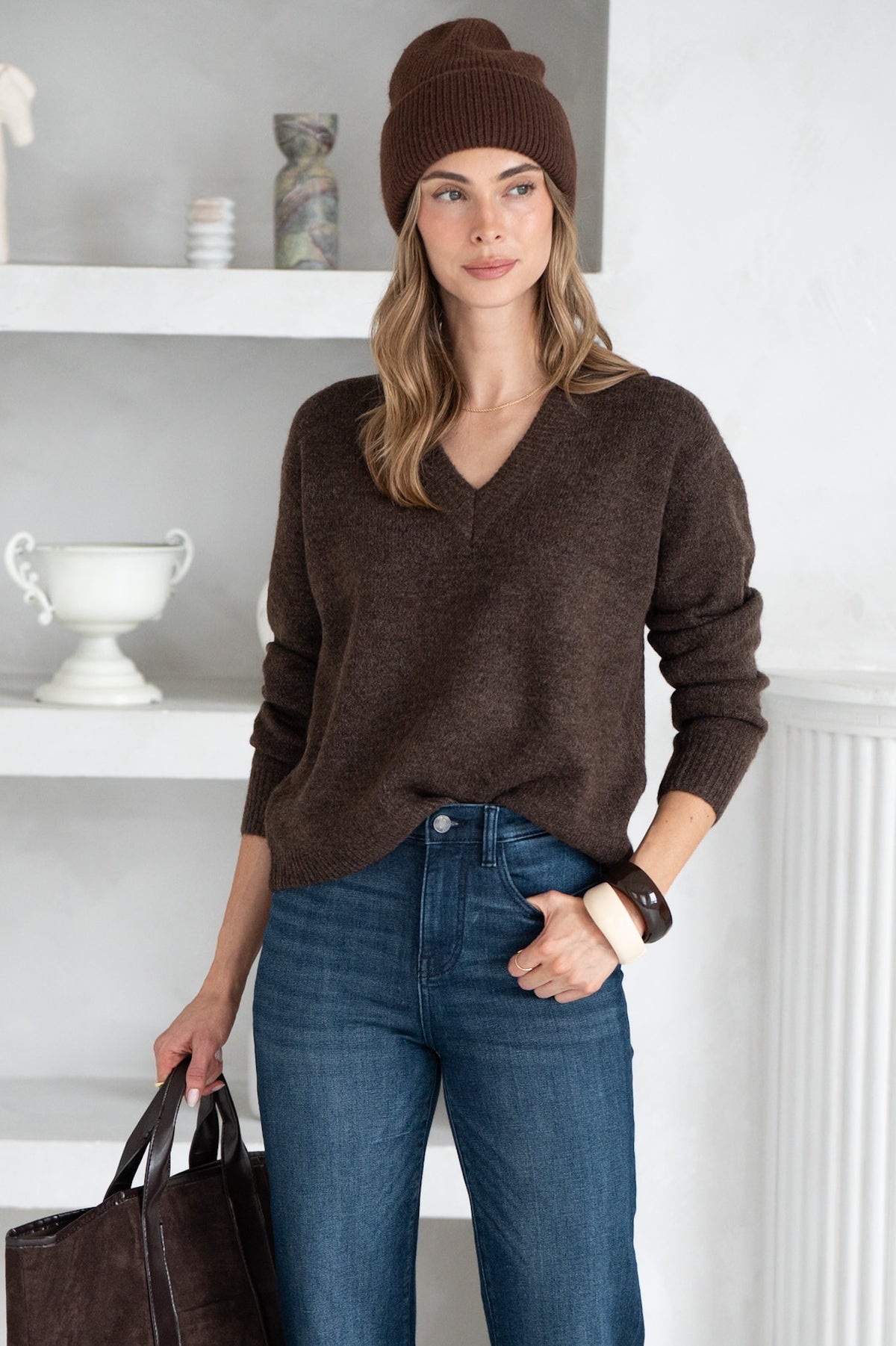 CHARLIE V NECK SWEATER IN CHOCOLATE