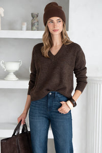 CHARLIE V NECK SWEATER IN CHOCOLATE