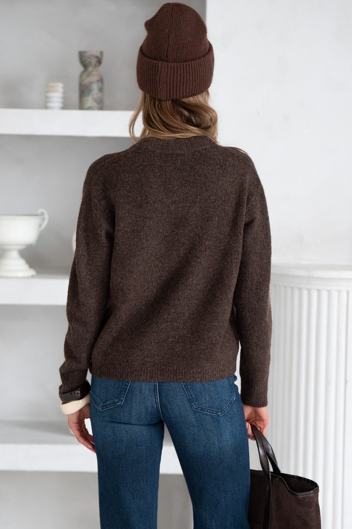 CHARLIE V NECK SWEATER IN CHOCOLATE