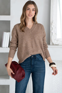 CHARLIE V NECK SWEATER IN CAMEL
