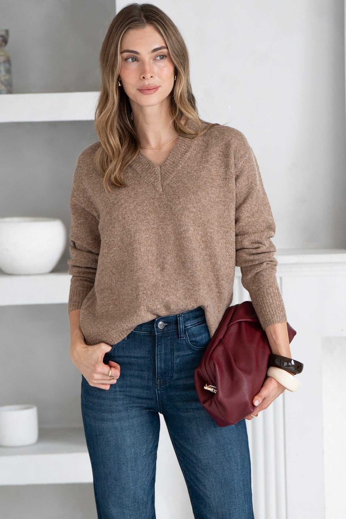 CHARLIE V NECK SWEATER IN CAMEL