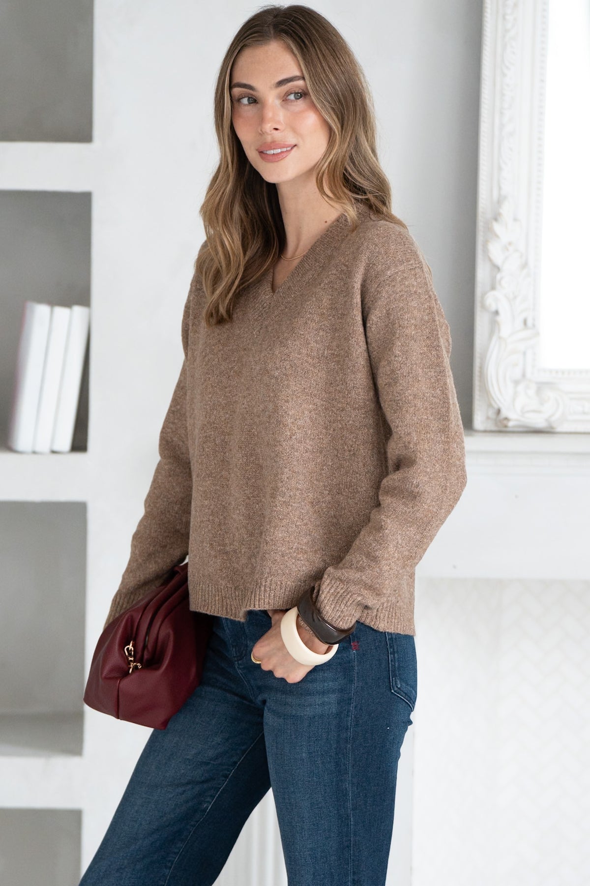 CHARLIE V NECK SWEATER IN CAMEL