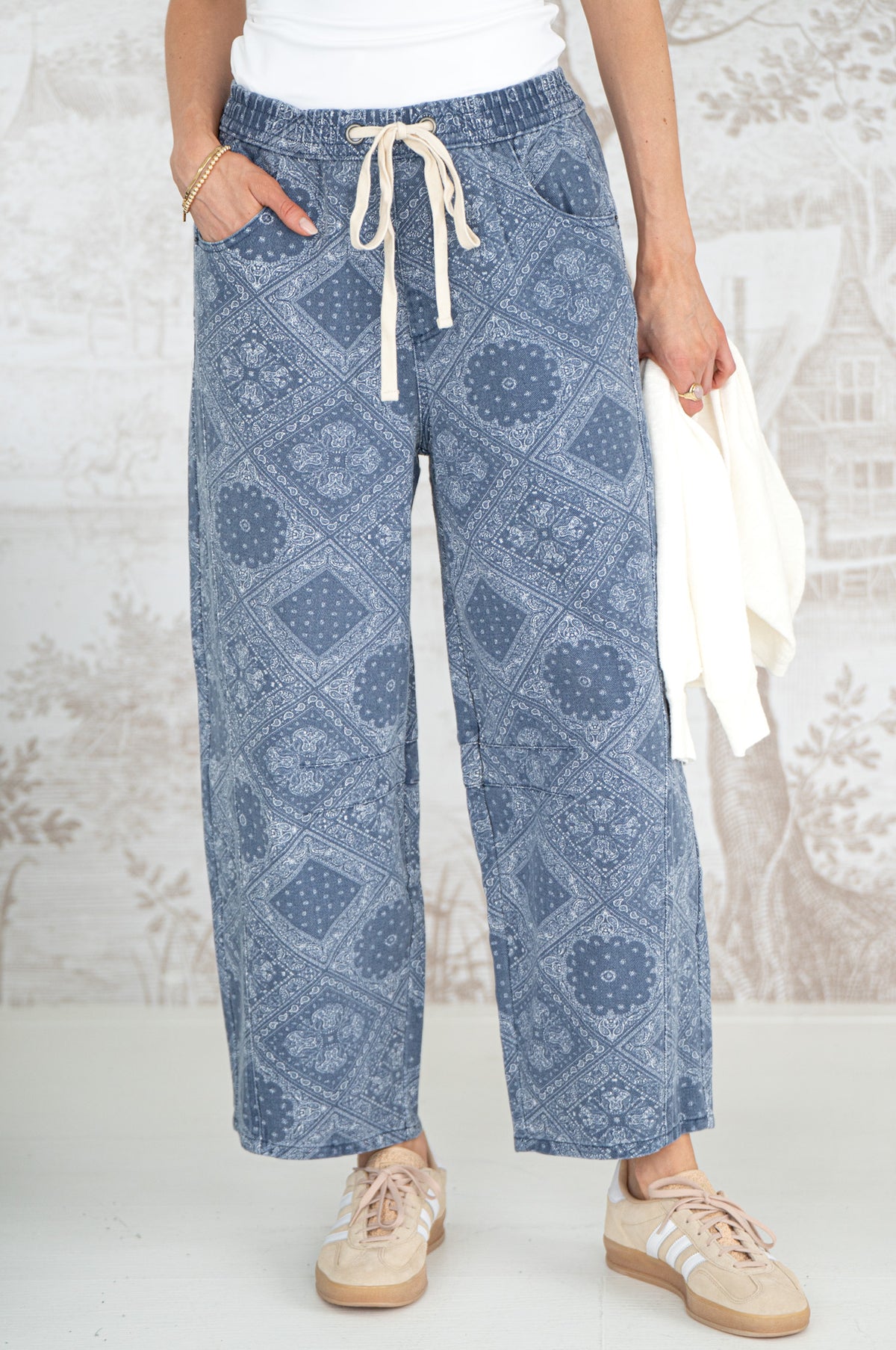 ALBA PRINTED BARREL JEANS