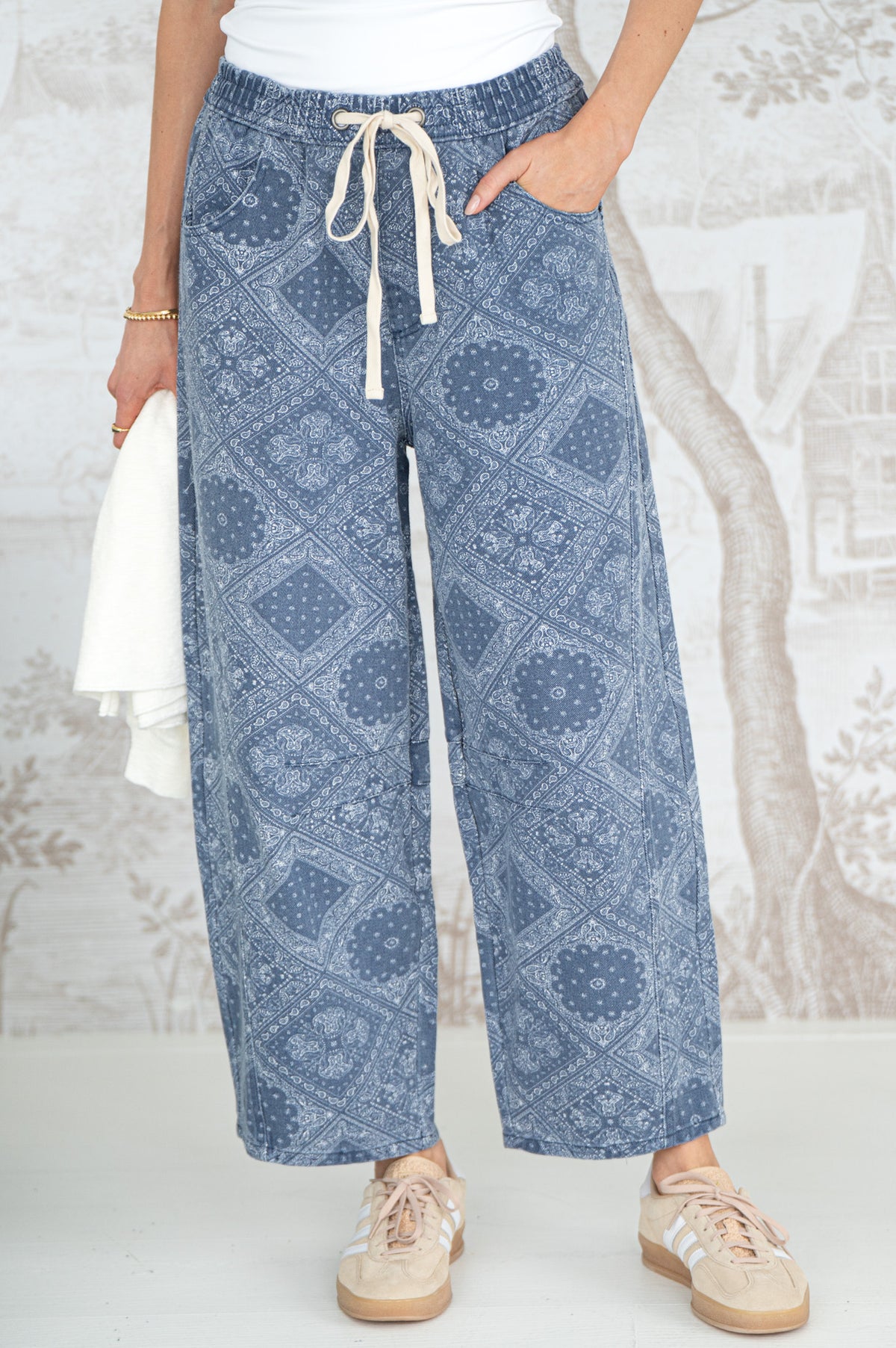 ALBA PRINTED BARREL JEANS