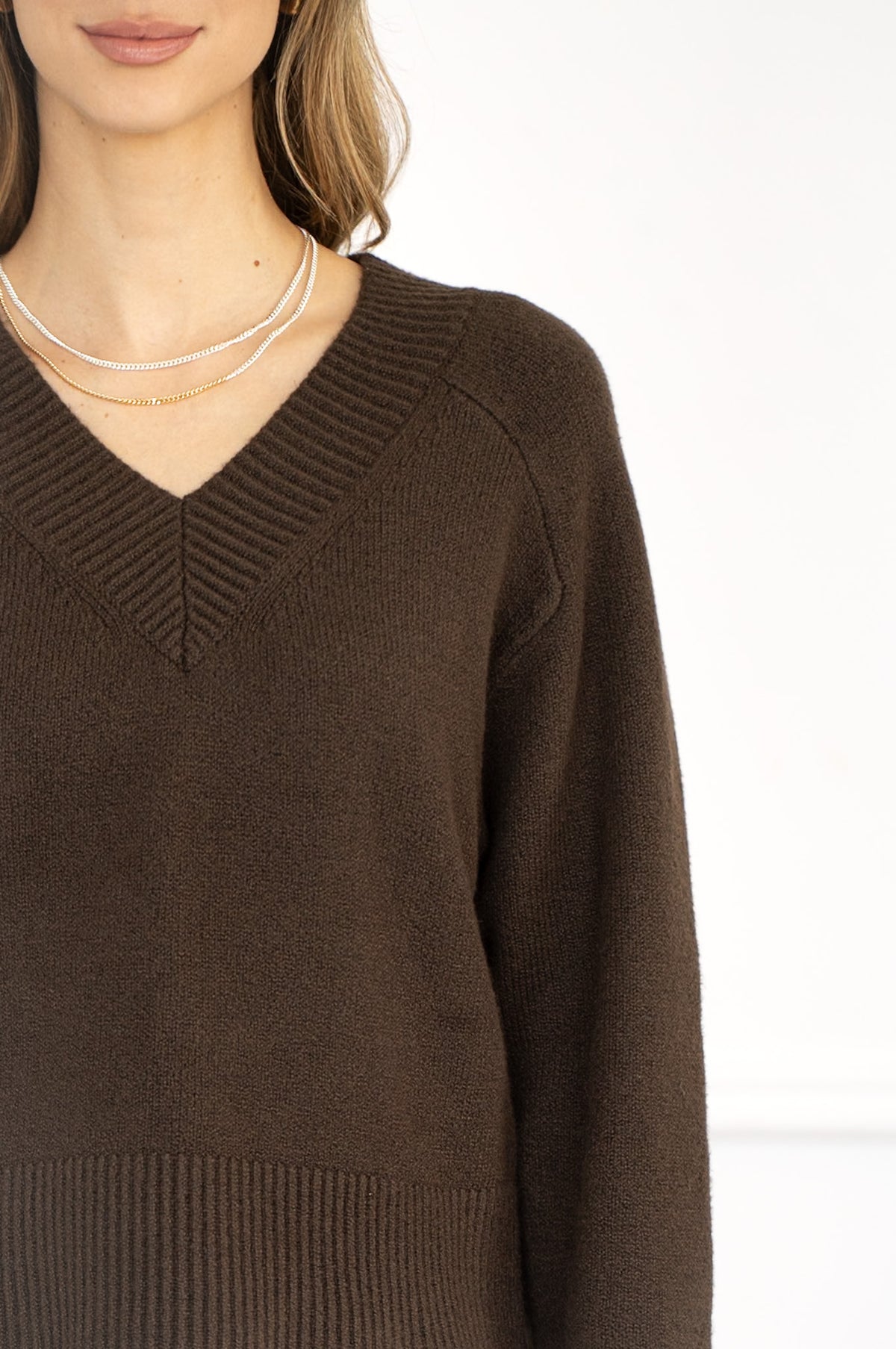 VANNA V-NECK SWEATER