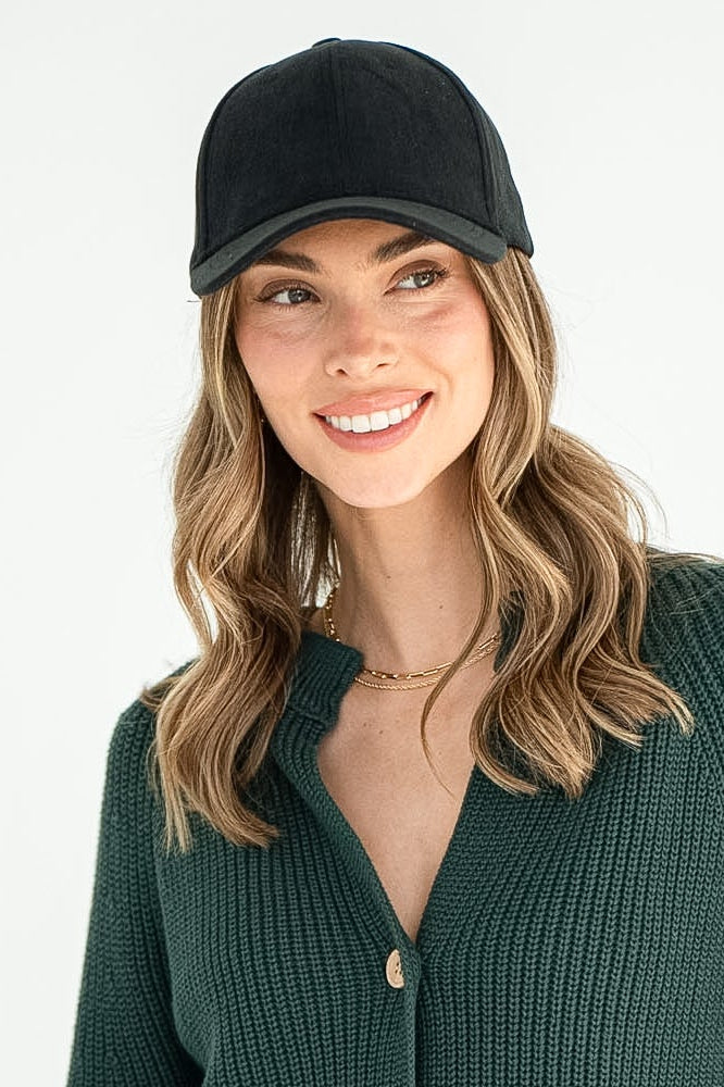 SUEDE BASEBALL HAT IN BLACK