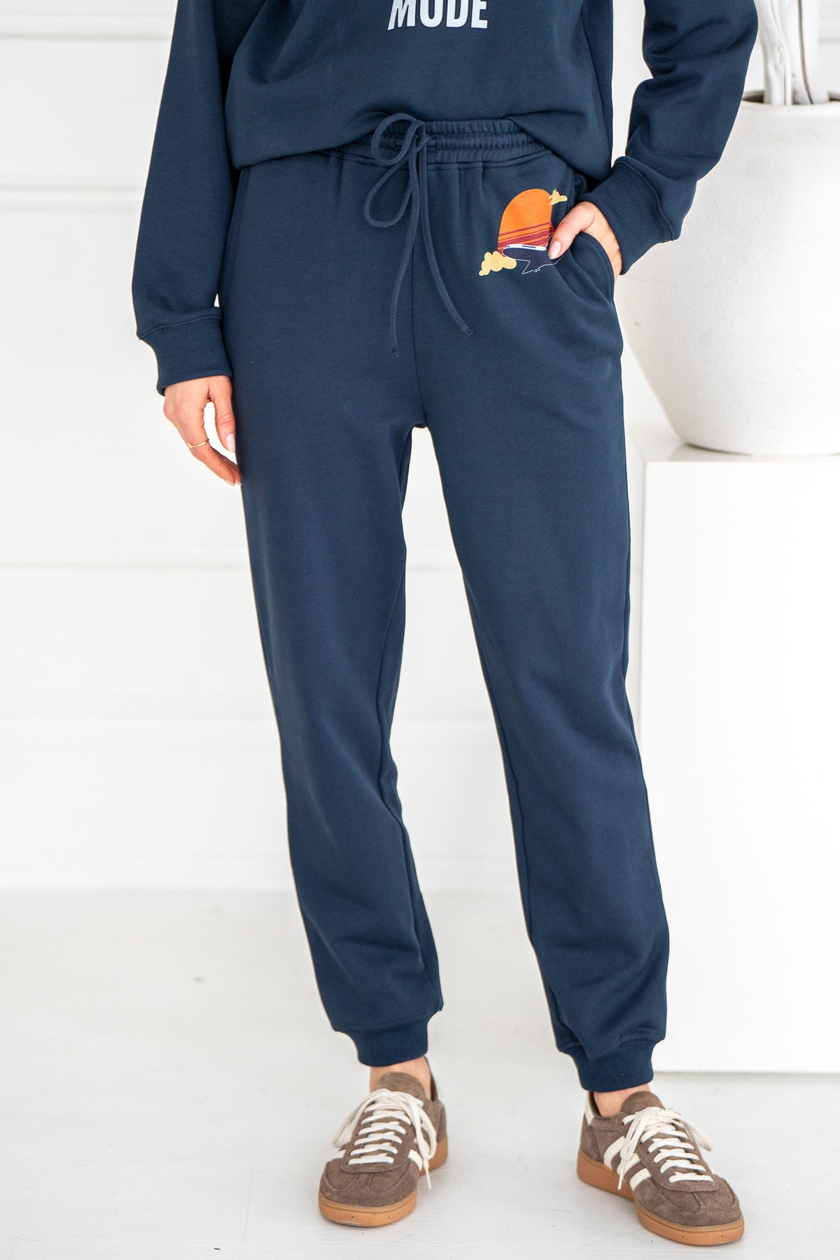 AIRPLANE MODE JOGGERS