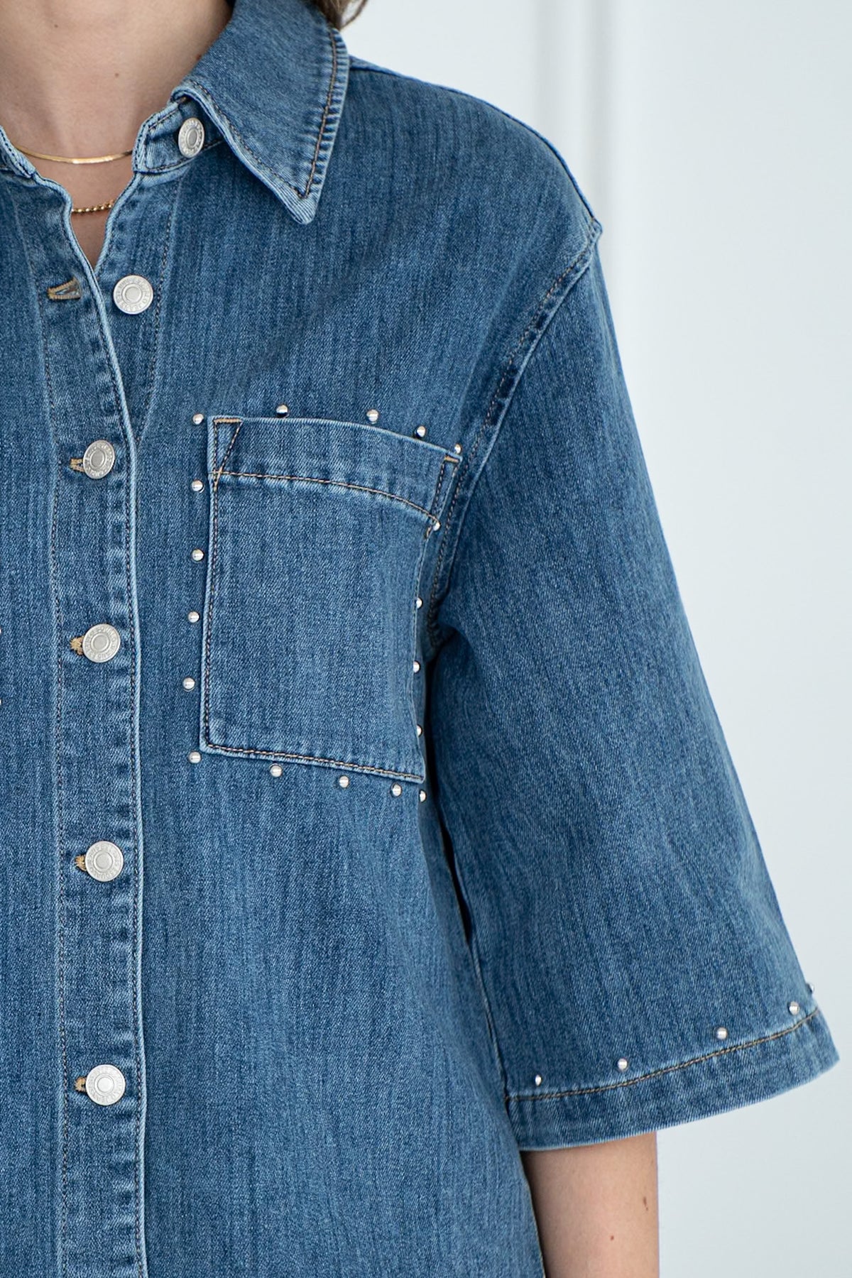 MAYGEN STUD S/S DENIM TOP