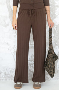 RIO POINTELLE WIDE LEG PANTS IN MOCHA