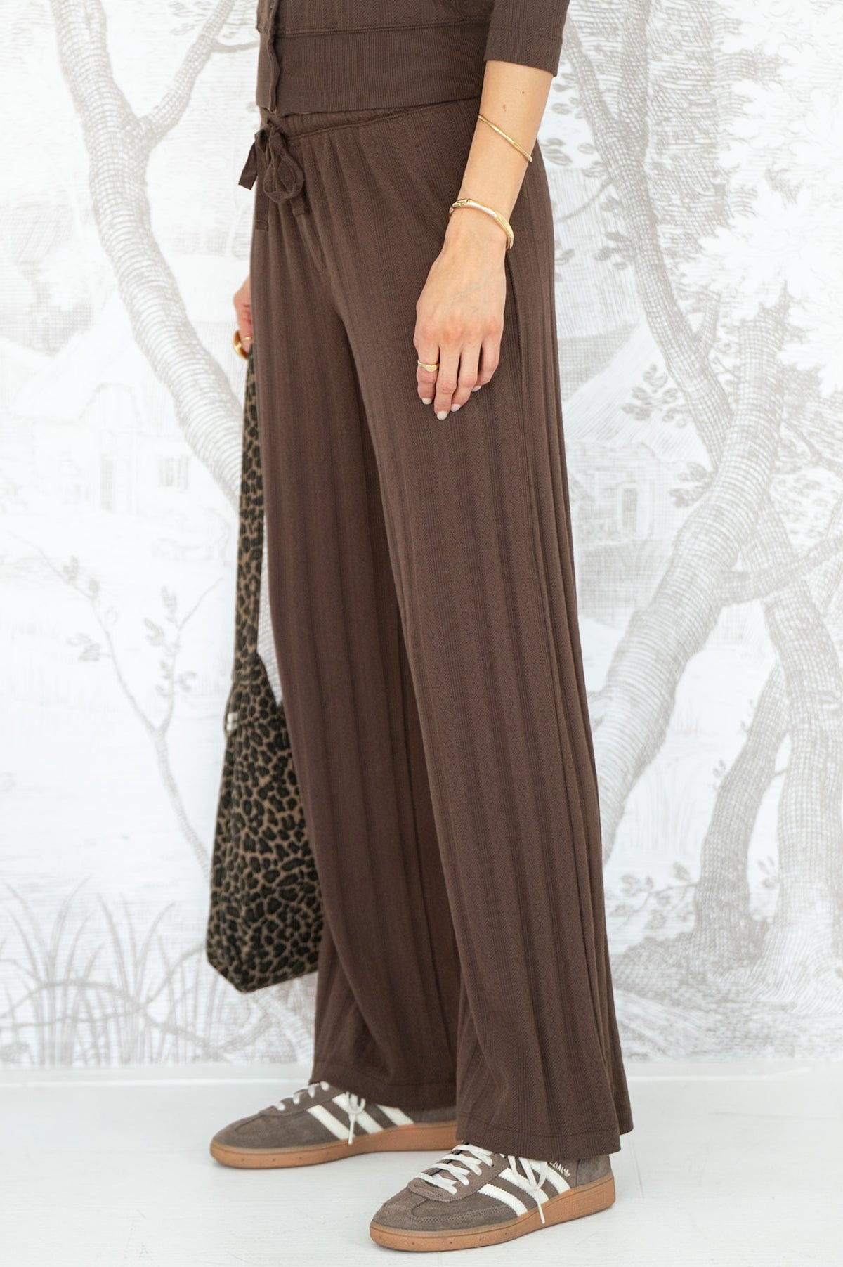 RIO POINTELLE WIDE LEG PANTS IN MOCHA